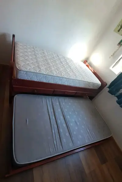 Cama nido con colchones y cajones de madera - miniatura 2