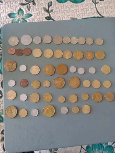 Colección de monedas antiguas variadas - miniatura 1