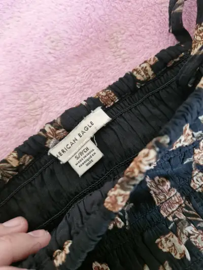 Top floral negro American Eagle con tirantes - miniatura 3
