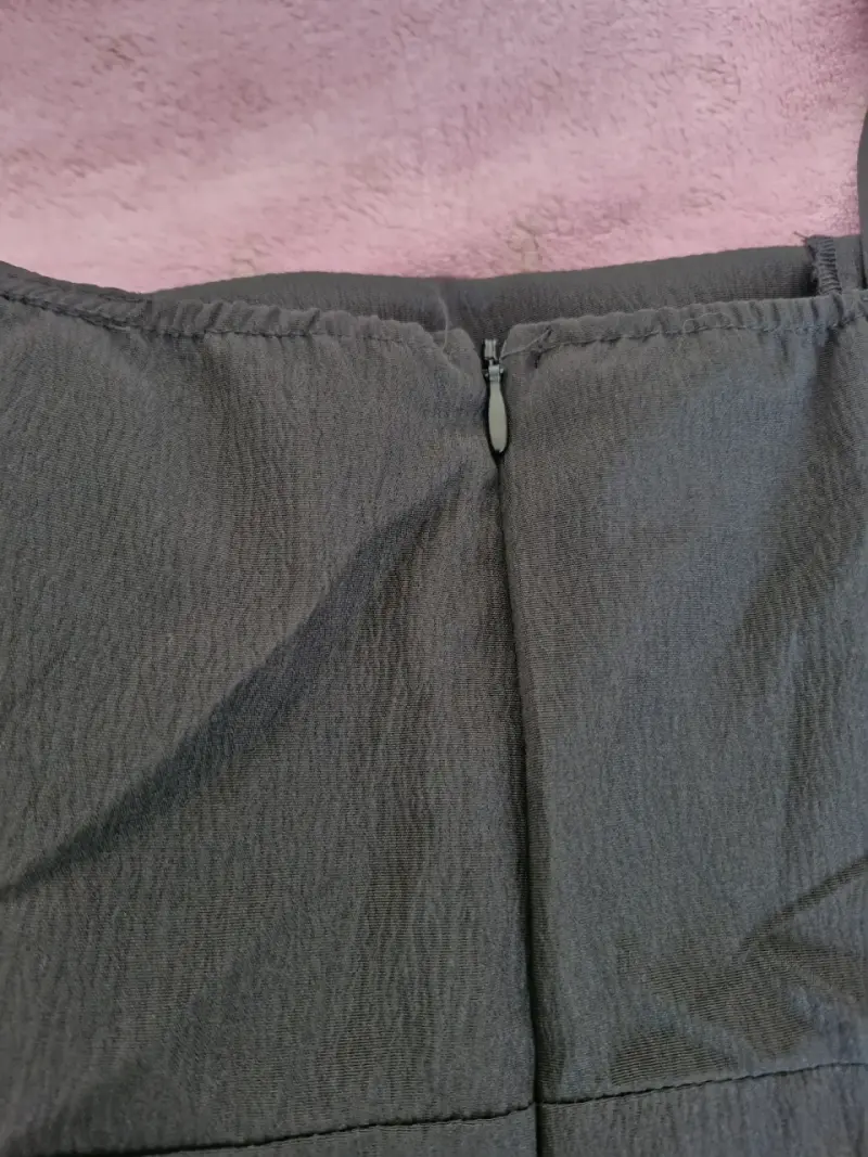 Enterizo negro con tirantes ajustables - 4