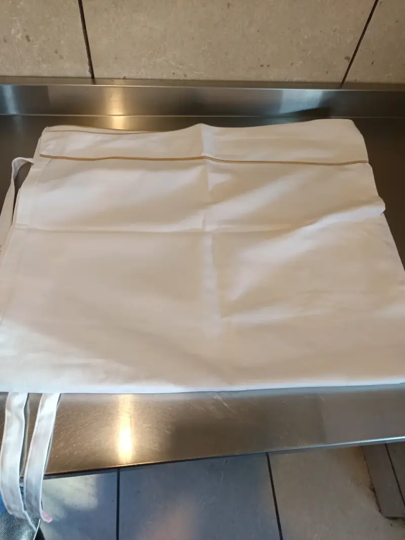 Chaqueta de Chef Blanca con Botones Dorados - 2