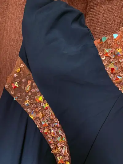 Vestido de fiesta azul con lentejuelas y manga larga - miniatura 6