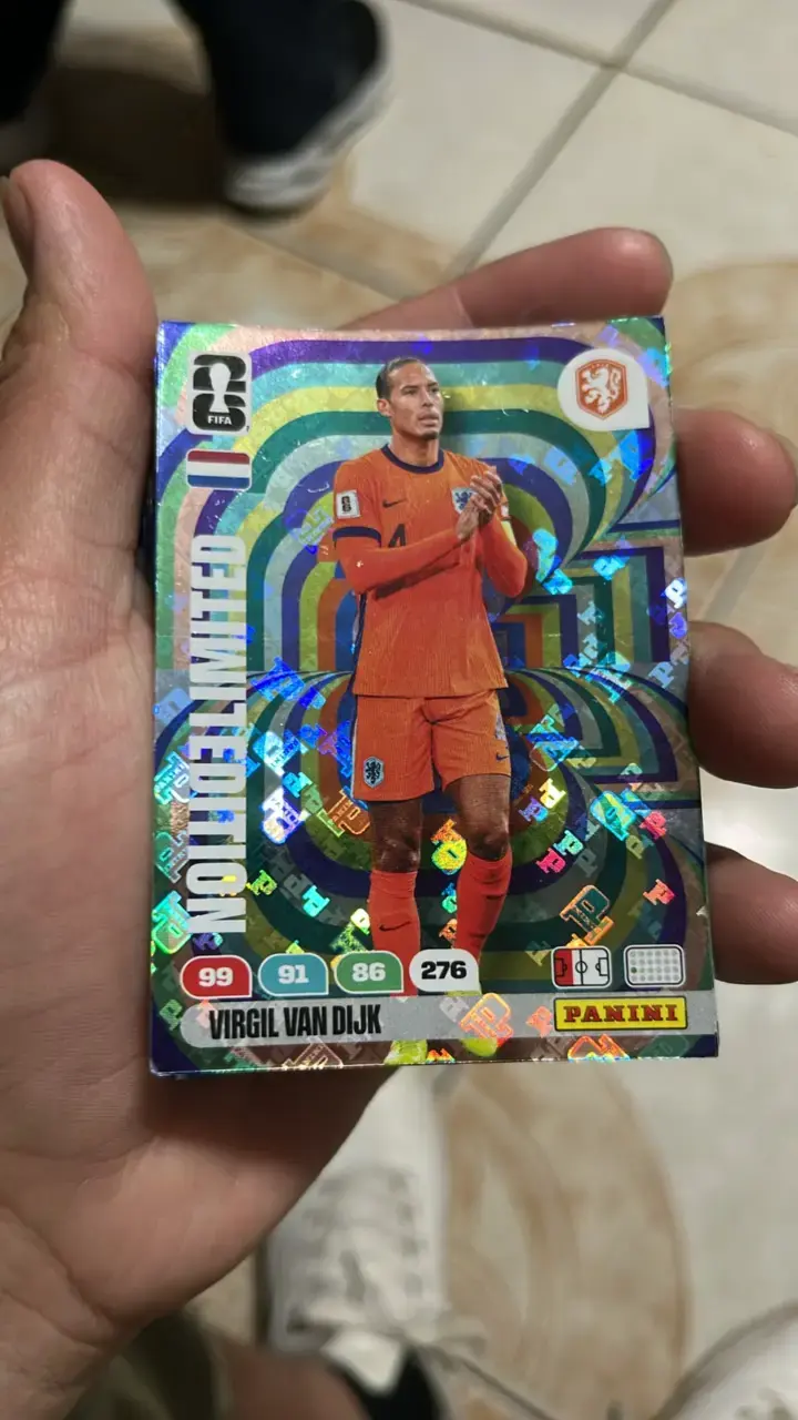 Tarjeta coleccionable Panini Virgil Van Dijk edición limitada