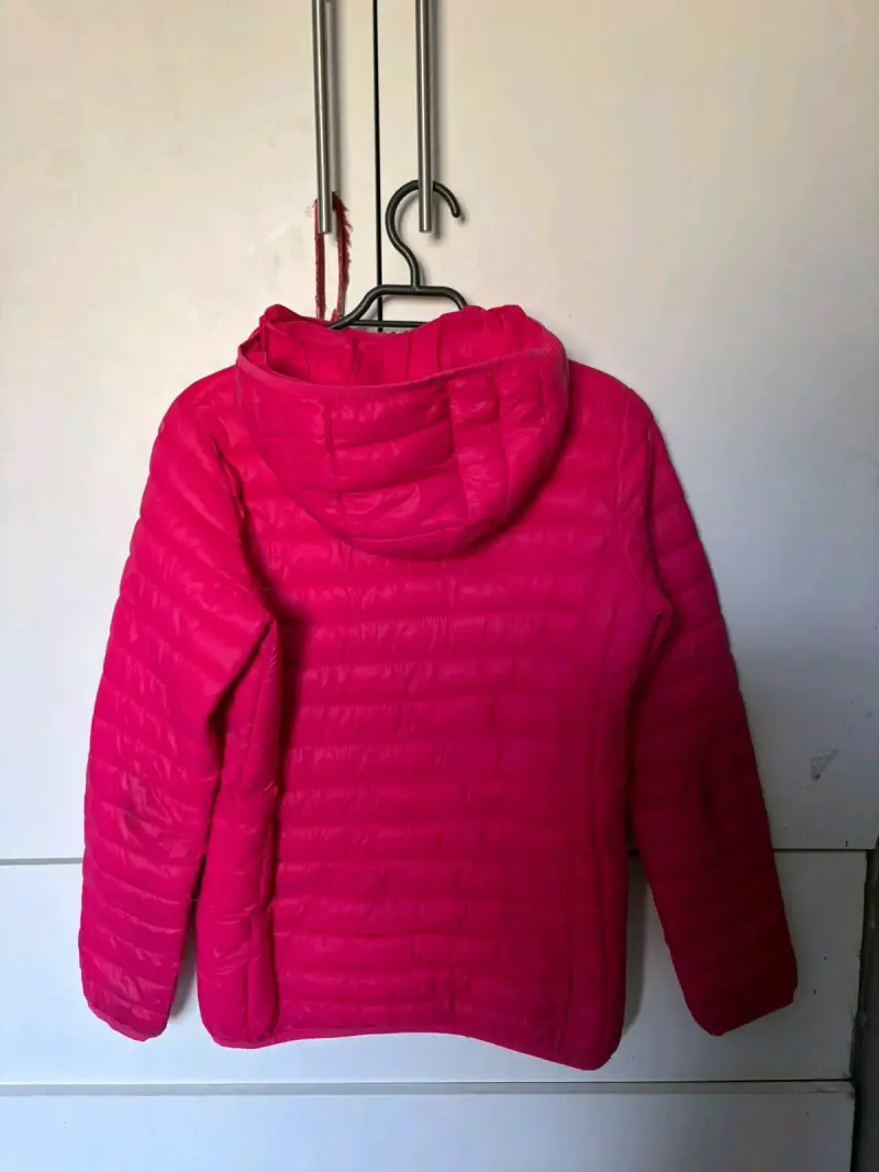 Chaqueta acolchada fucsia con capucha para mujer - 2