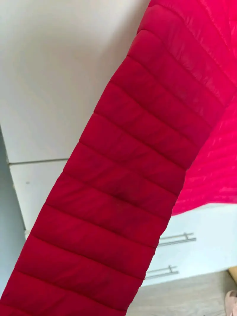 Chaqueta acolchada fucsia con capucha para mujer - 3