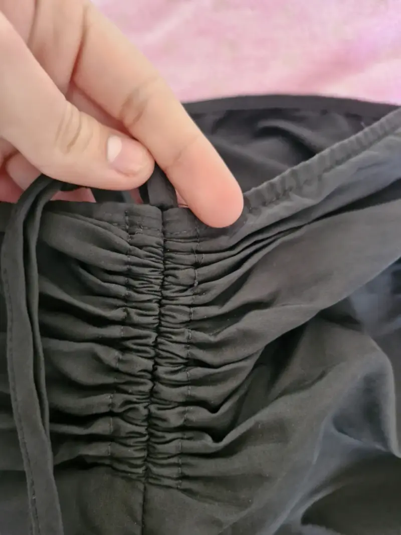 Pantalones negros con cintura fruncida - 2