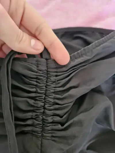 Pantalones negros con cintura fruncida - miniatura 2