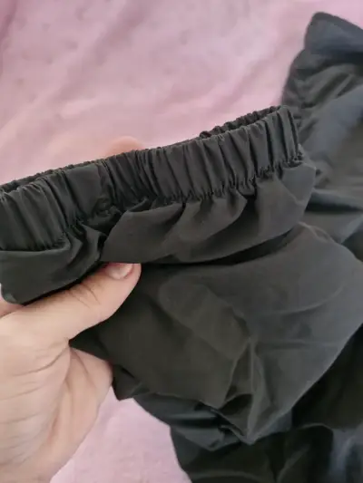 Pantalones negros con cintura fruncida - miniatura 4