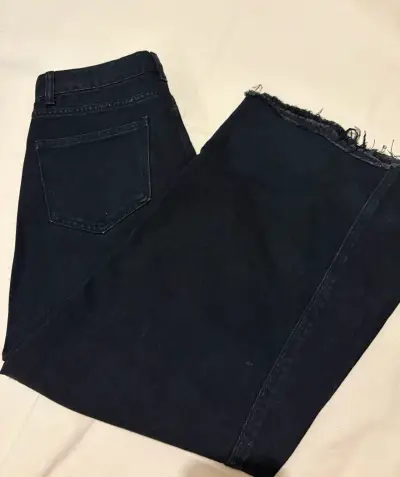 Jeans negros con diseño deshilachado - miniatura 3