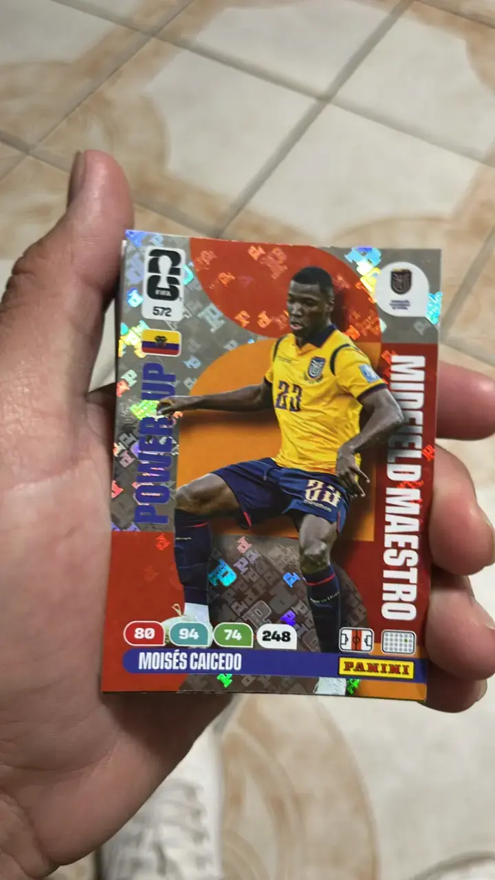 Tarjeta coleccionable Panini Moisés Caicedo Power Up