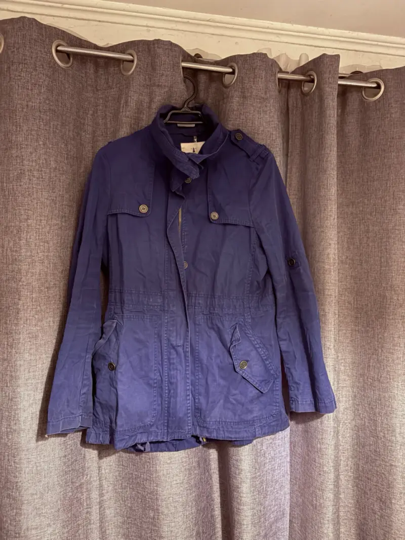 Chaqueta azul para mujer con bolsillos - 1