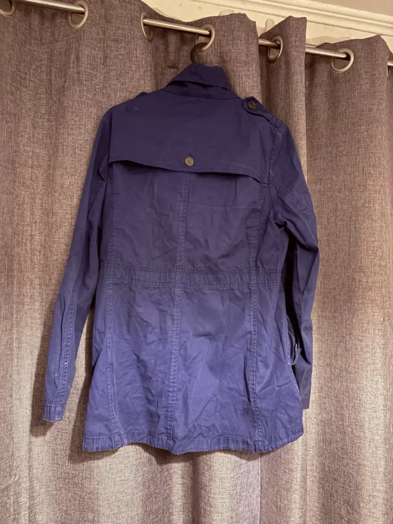 Chaqueta azul para mujer con bolsillos - 2