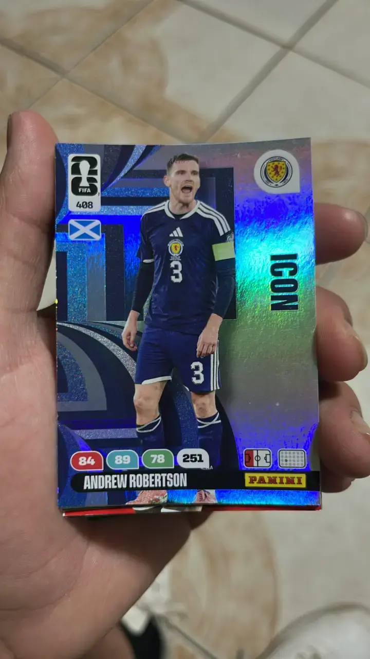 Tarjeta coleccionable Panini Andrew Robertson Icon
