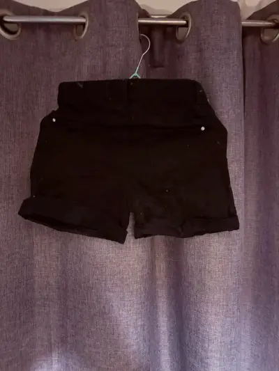 Shorts negros de mezclilla para niña - miniatura 2