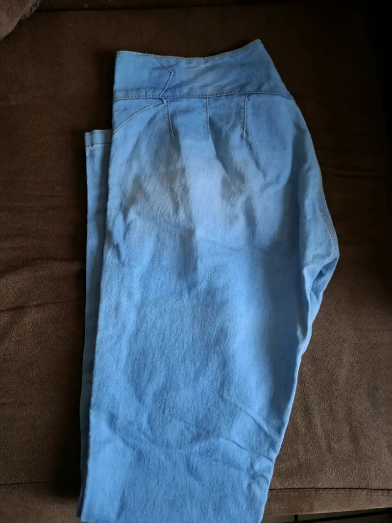Jeans de Mujer Azul Claro con Botones Decorativos - 3