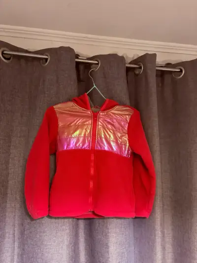 Chaqueta roja para niña con detalles brillantes - miniatura 1