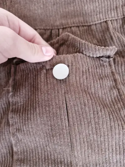 Falda corta de pana marrón con bolsillos - miniatura 2