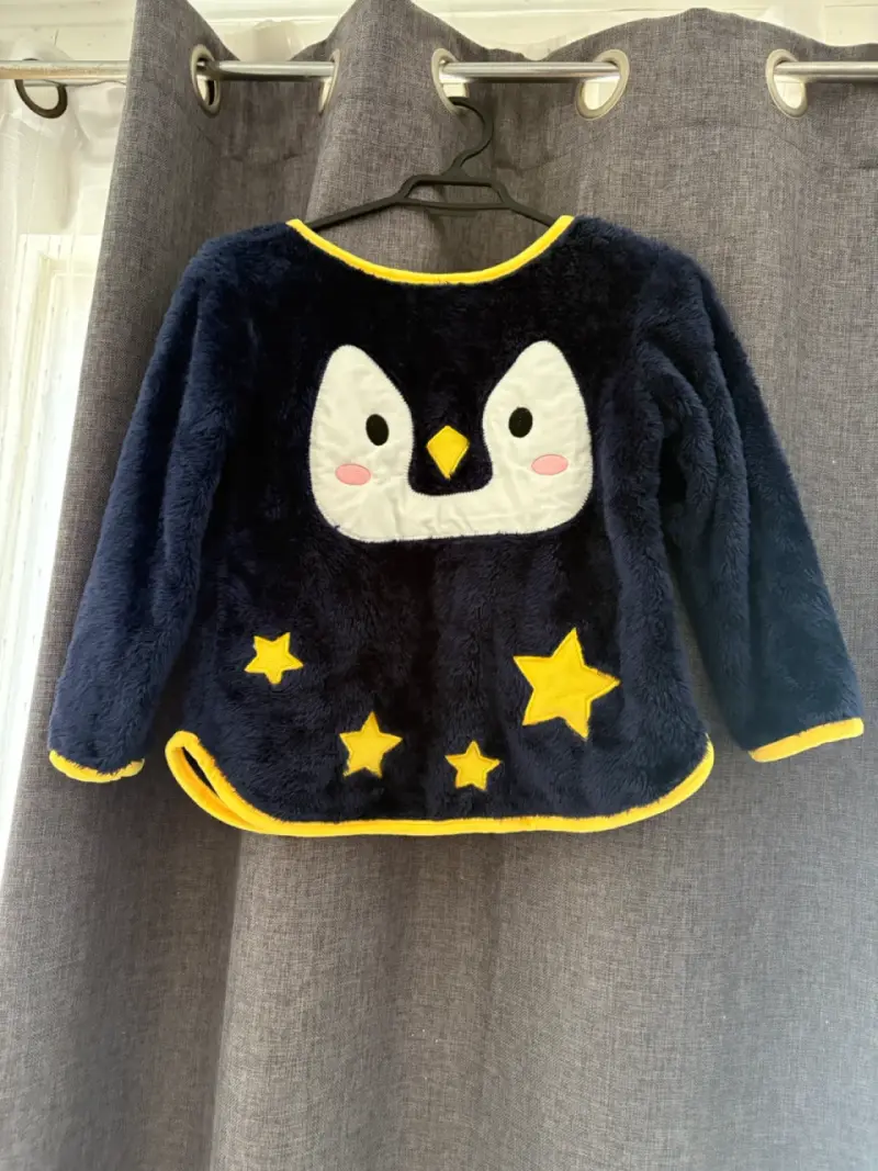Conjunto polar infantil azul con diseño de pingüino - 2