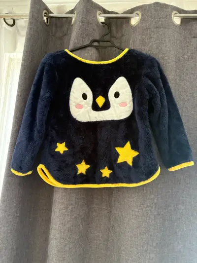 Conjunto polar infantil azul con diseño de pingüino - miniatura 2