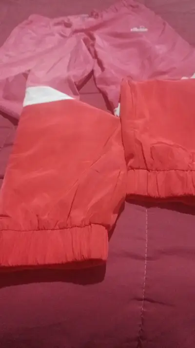 Pantalones deportivos Ellesse rojos y rosados - miniatura 3