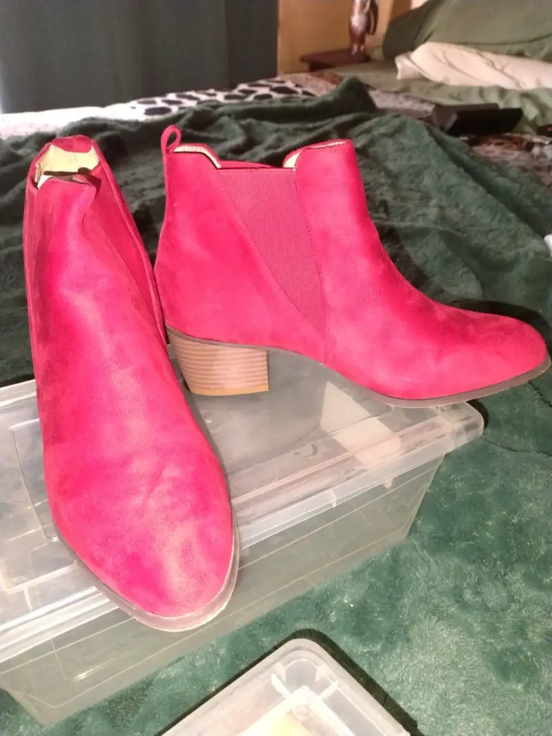 Botines rojos de gamuza con tacón bajo - 2