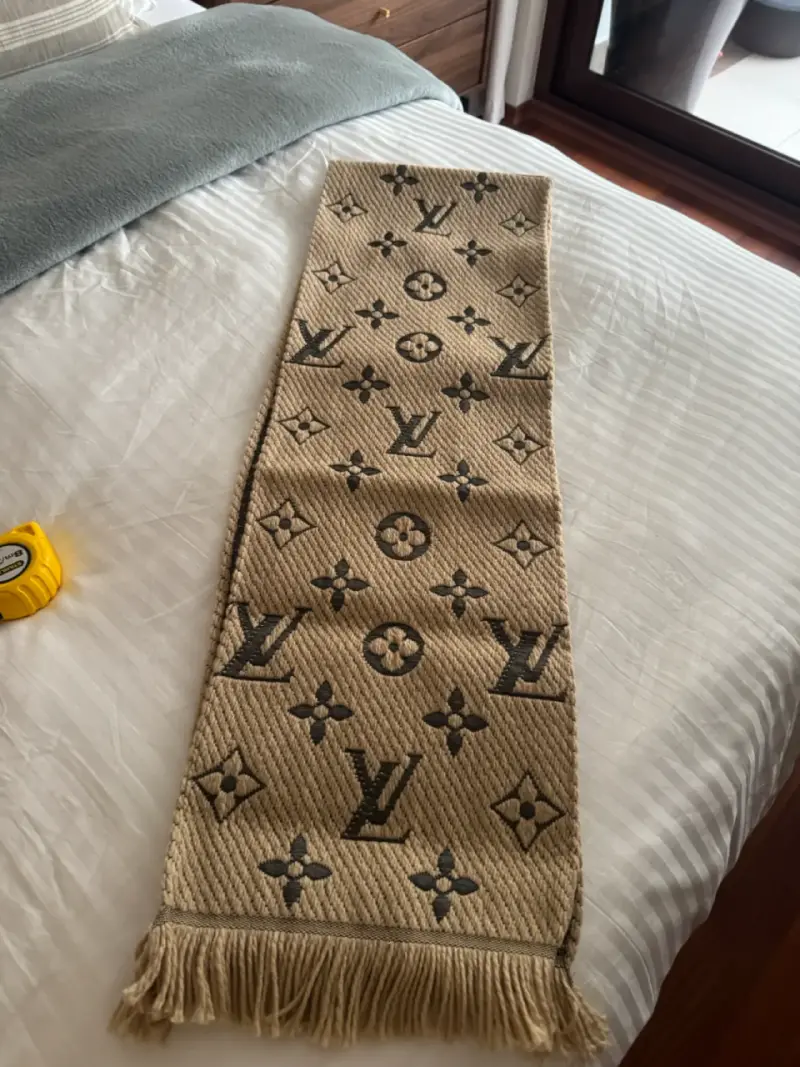 Bufanda Louis Vuitton Logomania