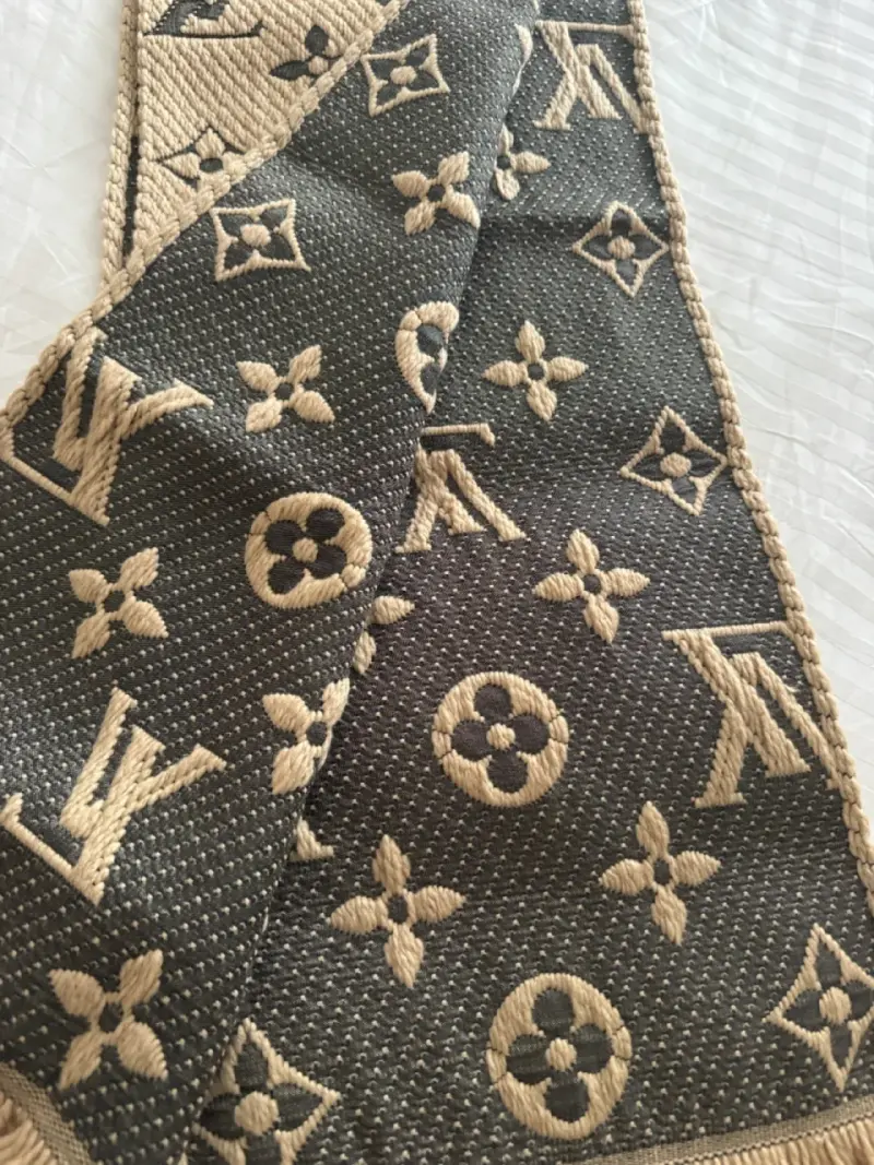 Bufanda Louis Vuitton Logomania - 4