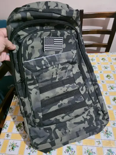 Mochila táctica camuflaje con parche bandera - miniatura 1
