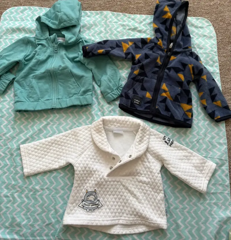 Conjunto de polerones para bebé en varios colores