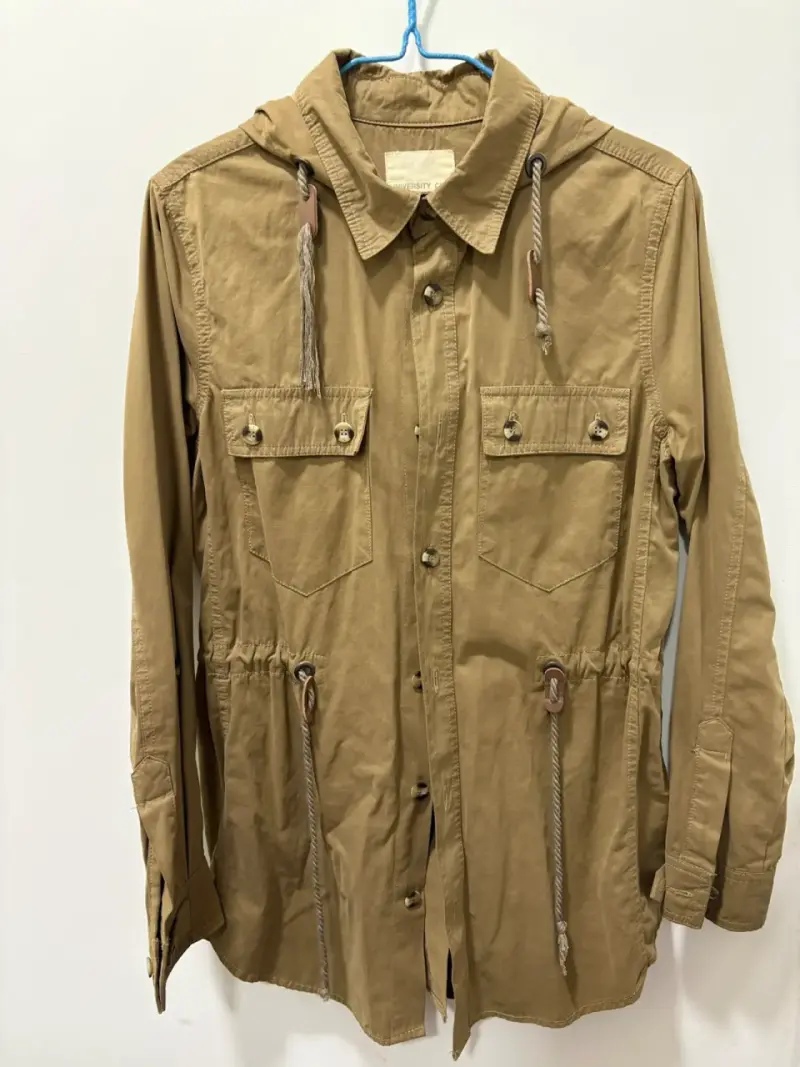 Chaqueta beige con capucha para hombre - 1