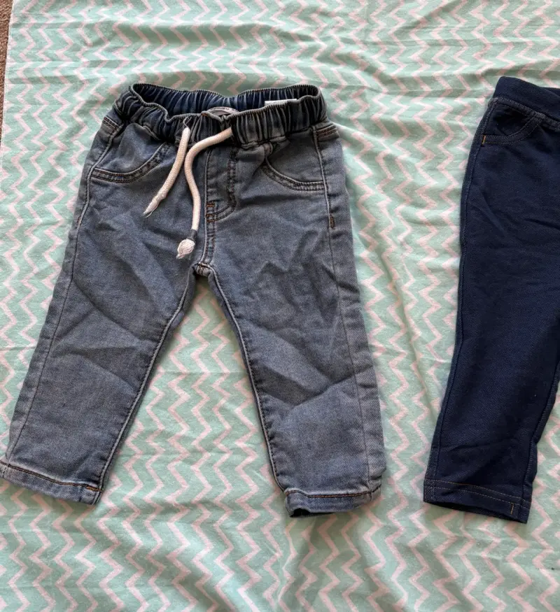 Pantalones de bebé en mezclilla y algodón