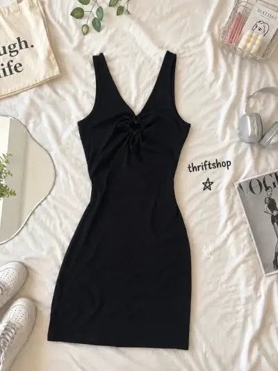 Vestido negro ajustado sin mangas - miniatura 1