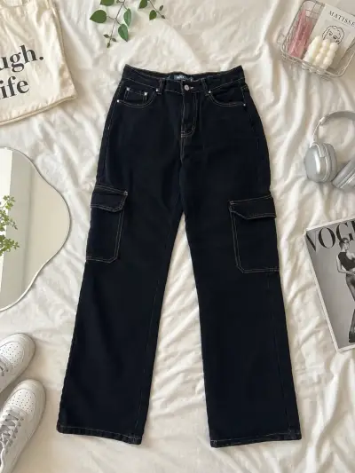 Pantalones cargo negros de mezclilla para mujer - miniatura 1