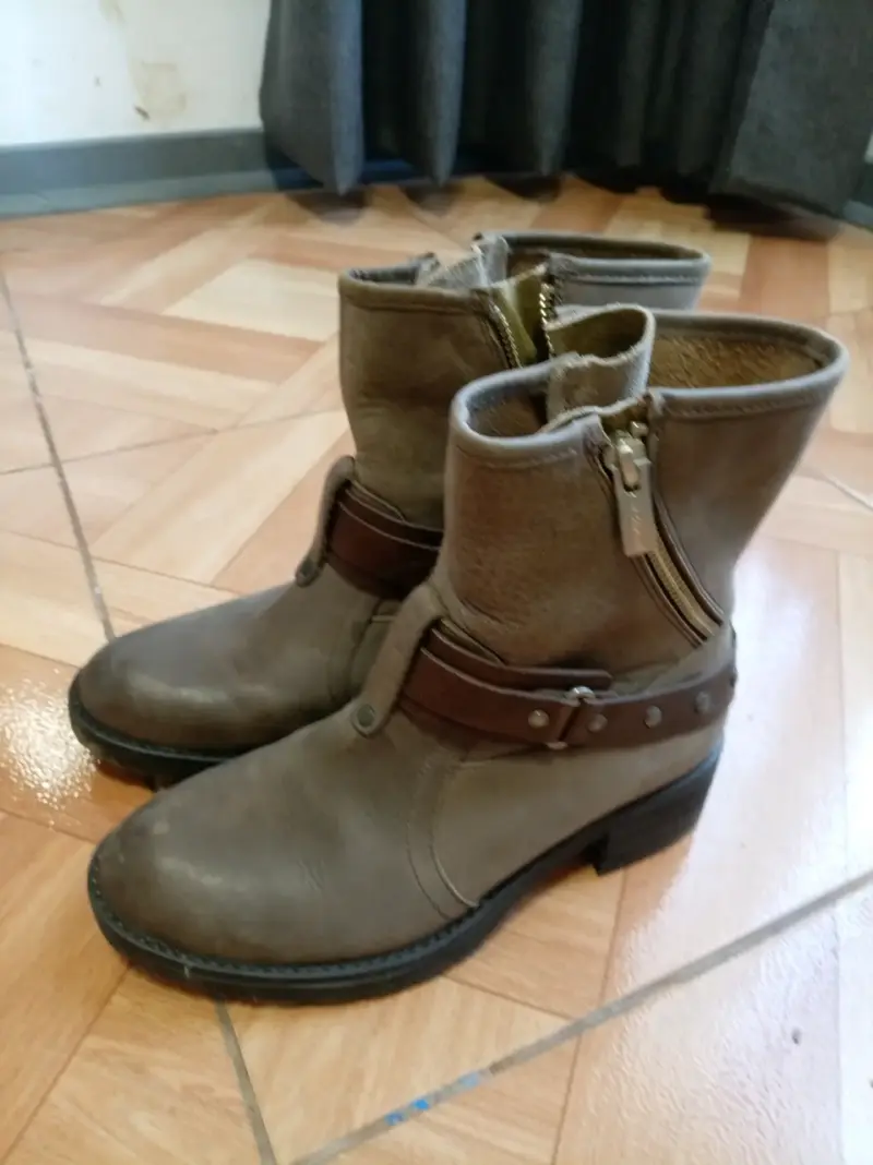 Botines de cuero marrón con cierre lateral - 1