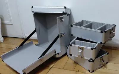 Maleta organizadora de aluminio con ruedas - miniatura 1