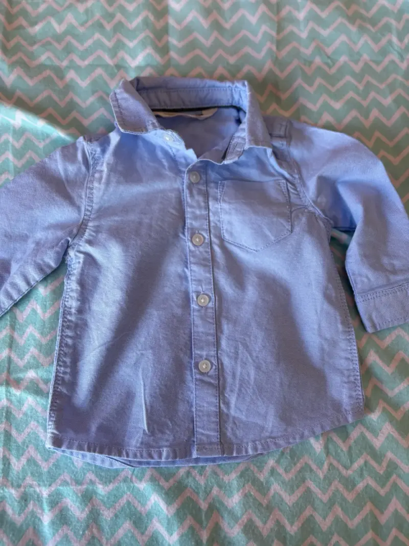 Camisa celeste para niño talla 9 meses