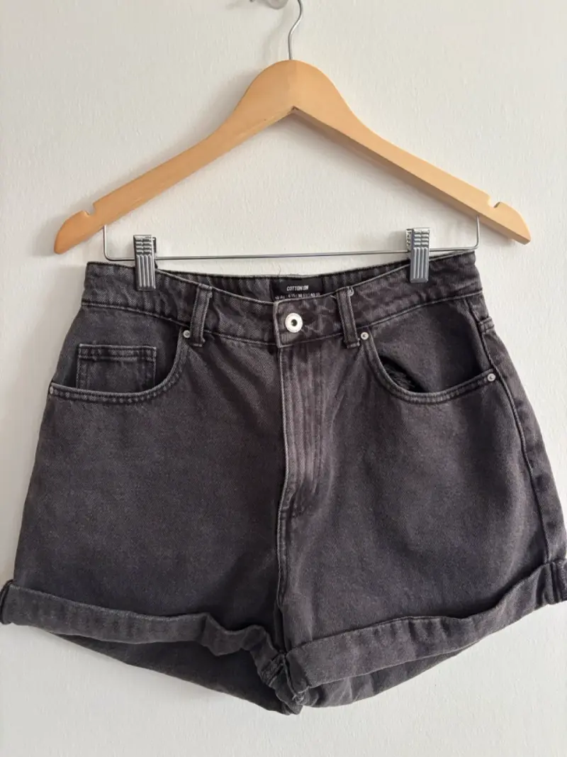 Shorts de mezclilla gris oscuro para mujer - 1