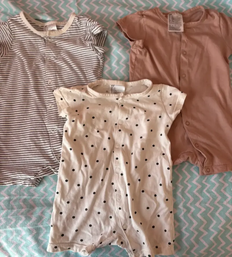 Set de 3 enteritos para bebé H&M variados