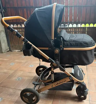 Coche de bebé LuBabycas negro con estructura dorada - miniatura 1