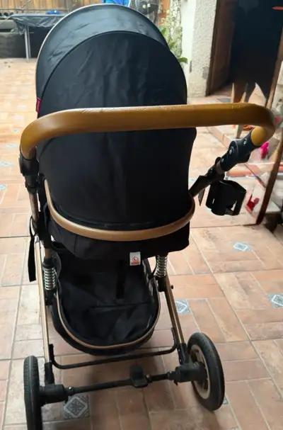 Coche de bebé LuBabycas negro con estructura dorada - miniatura 4