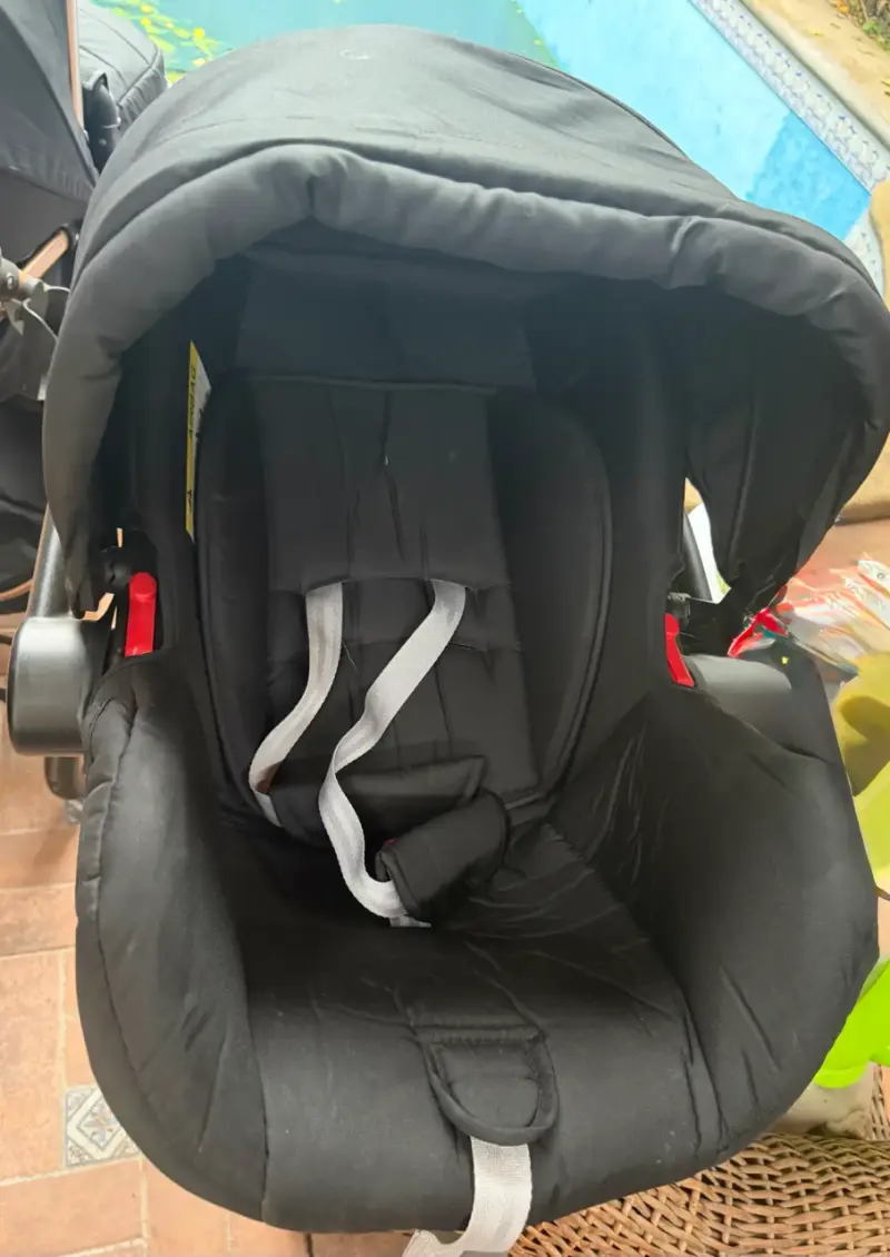 Coche de bebé LuBabycas negro con estructura dorada - 6