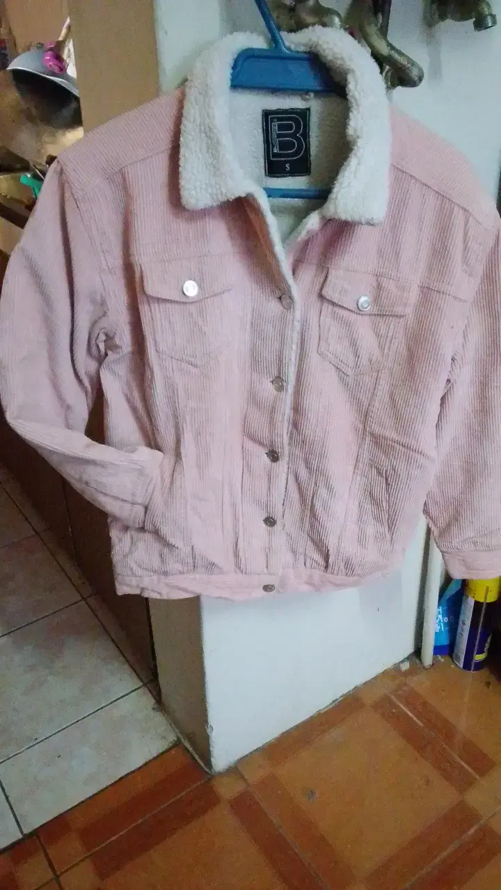 Chaqueta de pana rosada con forro de borrego - 1