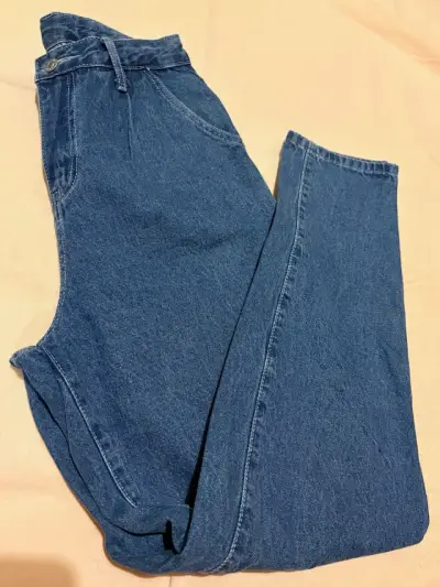 Jeans de mezclilla azul para hombre en buen estado - miniatura 4