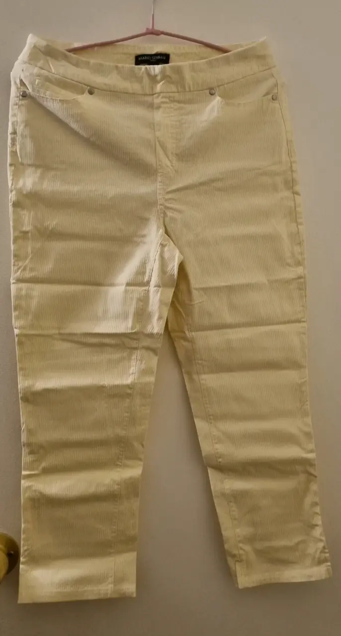 Pantalones amarillo claro de  Mario Serrani