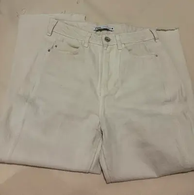 Pantalones de mezclilla beige Zara para mujer - miniatura 1