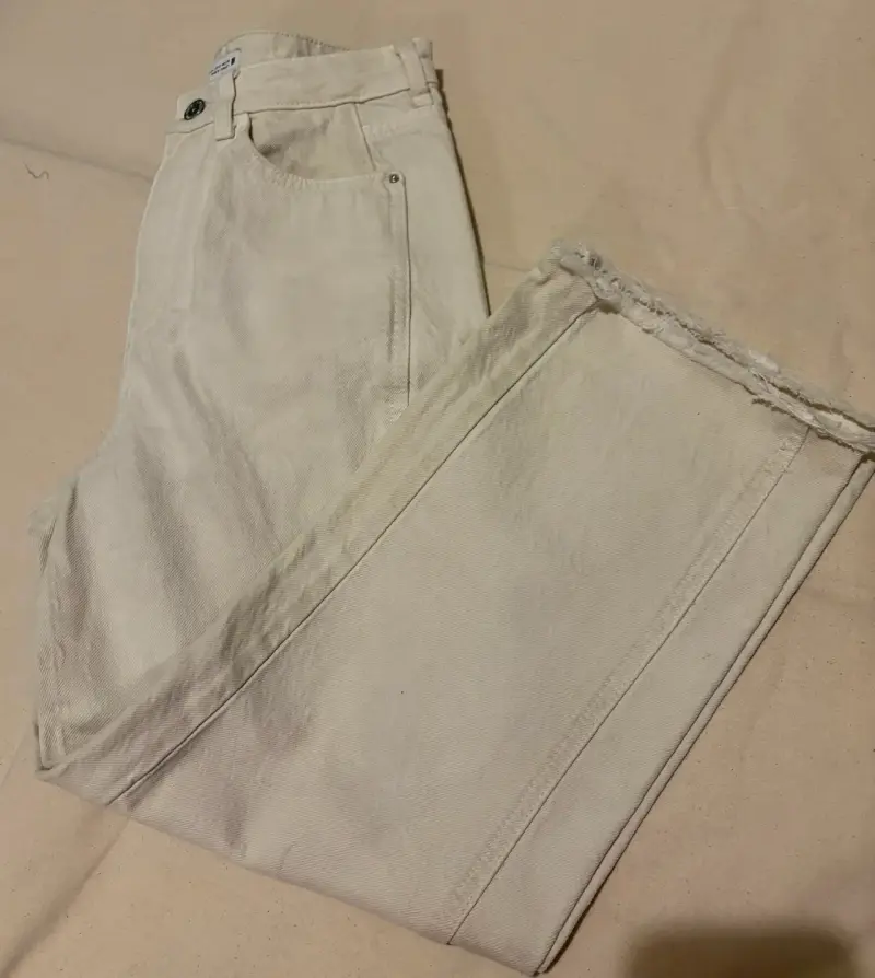 Pantalones de mezclilla beige Zara para mujer - 3