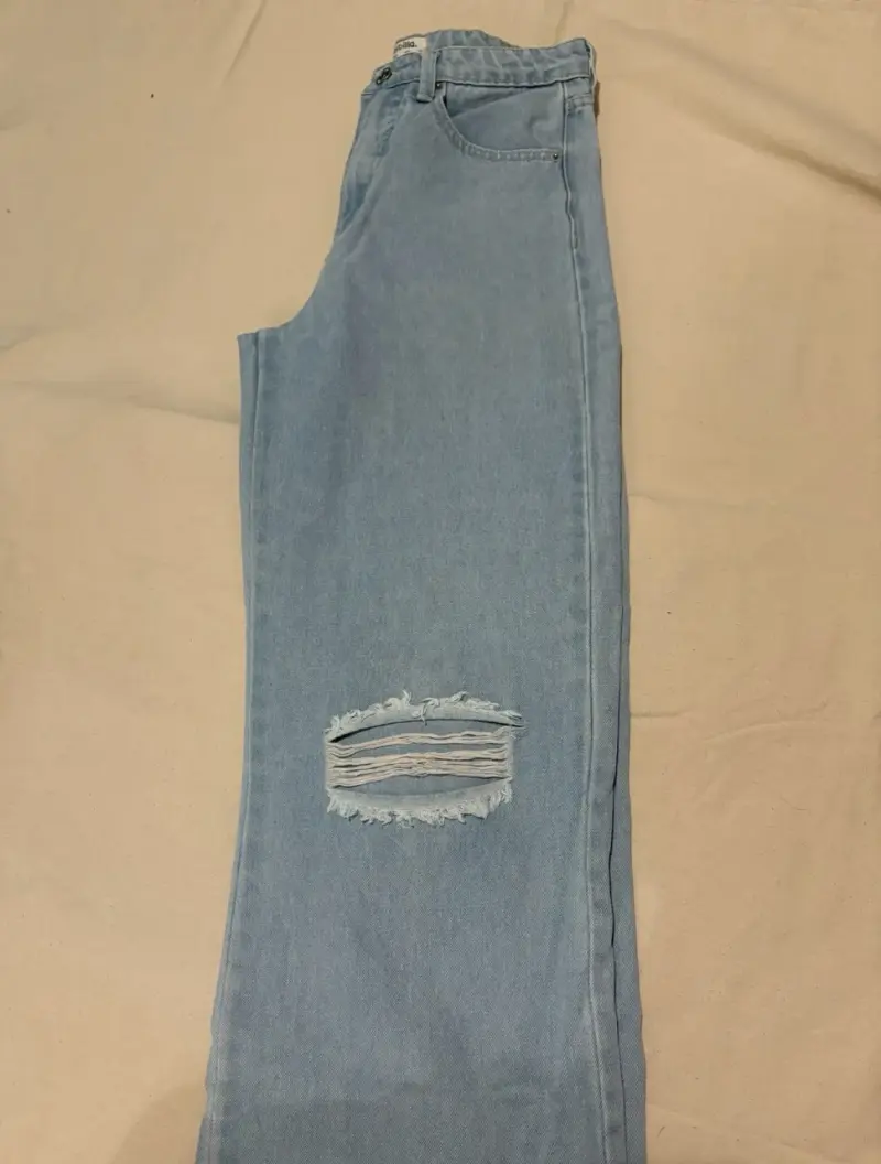 Jeans de mezclilla azul claro Sybilla con diseño desgastado - 3