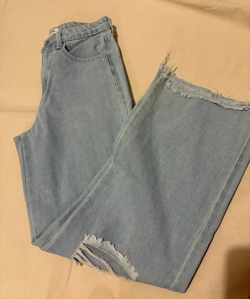 Jeans de mezclilla azul claro Sybilla con diseño desgastado - 4