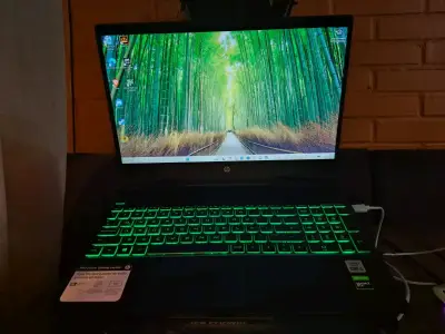 Laptop HP Pavilion Gaming - miniatura 1