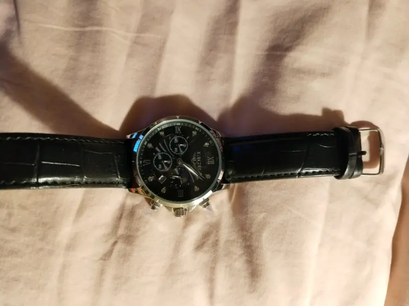 Reloj de Pulsera Negro con Correa de Cuero
